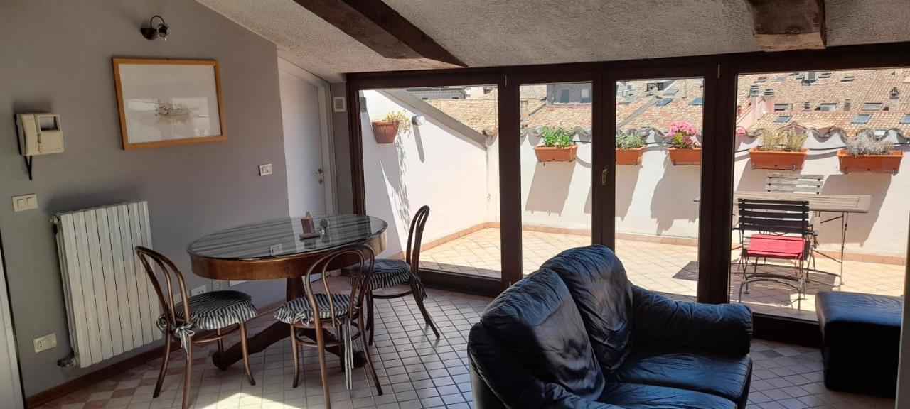 Corte Cavour. Una mansarda nel cuore della città Ravena Exterior foto