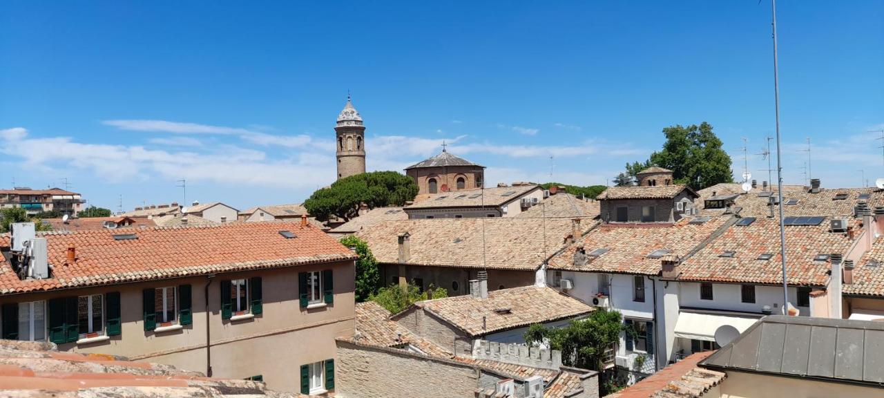 Corte Cavour. Una mansarda nel cuore della città Ravena Exterior foto