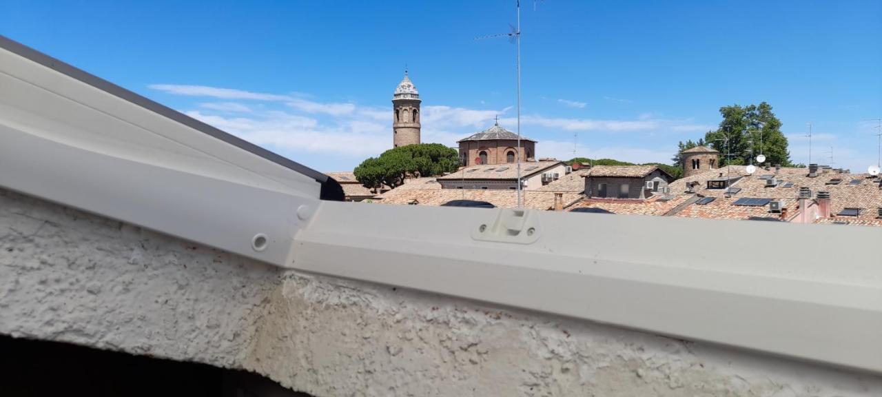 Corte Cavour. Una mansarda nel cuore della città Ravena Exterior foto