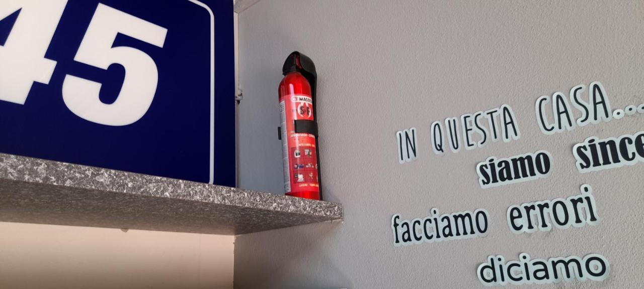 Corte Cavour. Una mansarda nel cuore della città Ravena Exterior foto