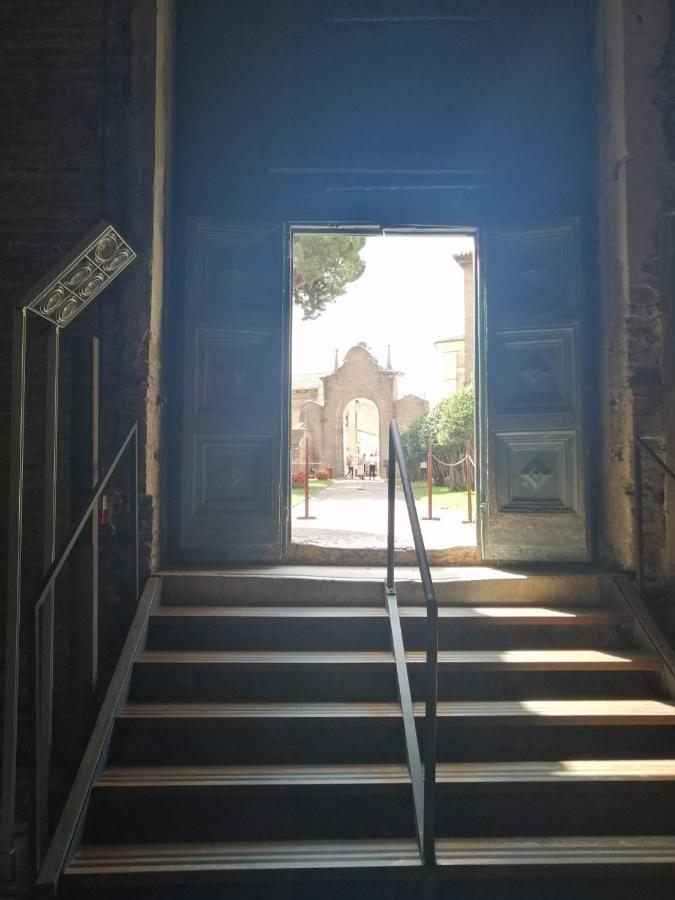 Corte Cavour. Una mansarda nel cuore della città Ravena Exterior foto
