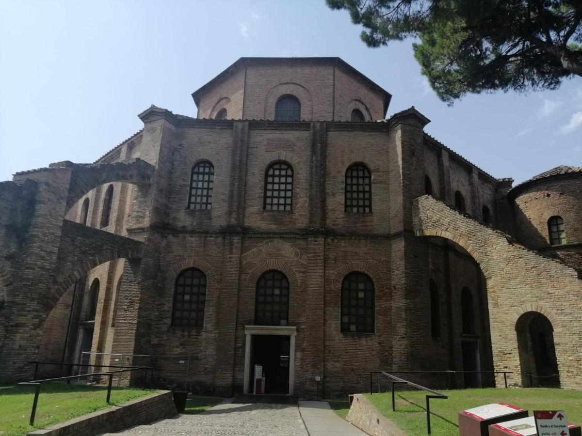 Corte Cavour. Una mansarda nel cuore della città Ravena Exterior foto