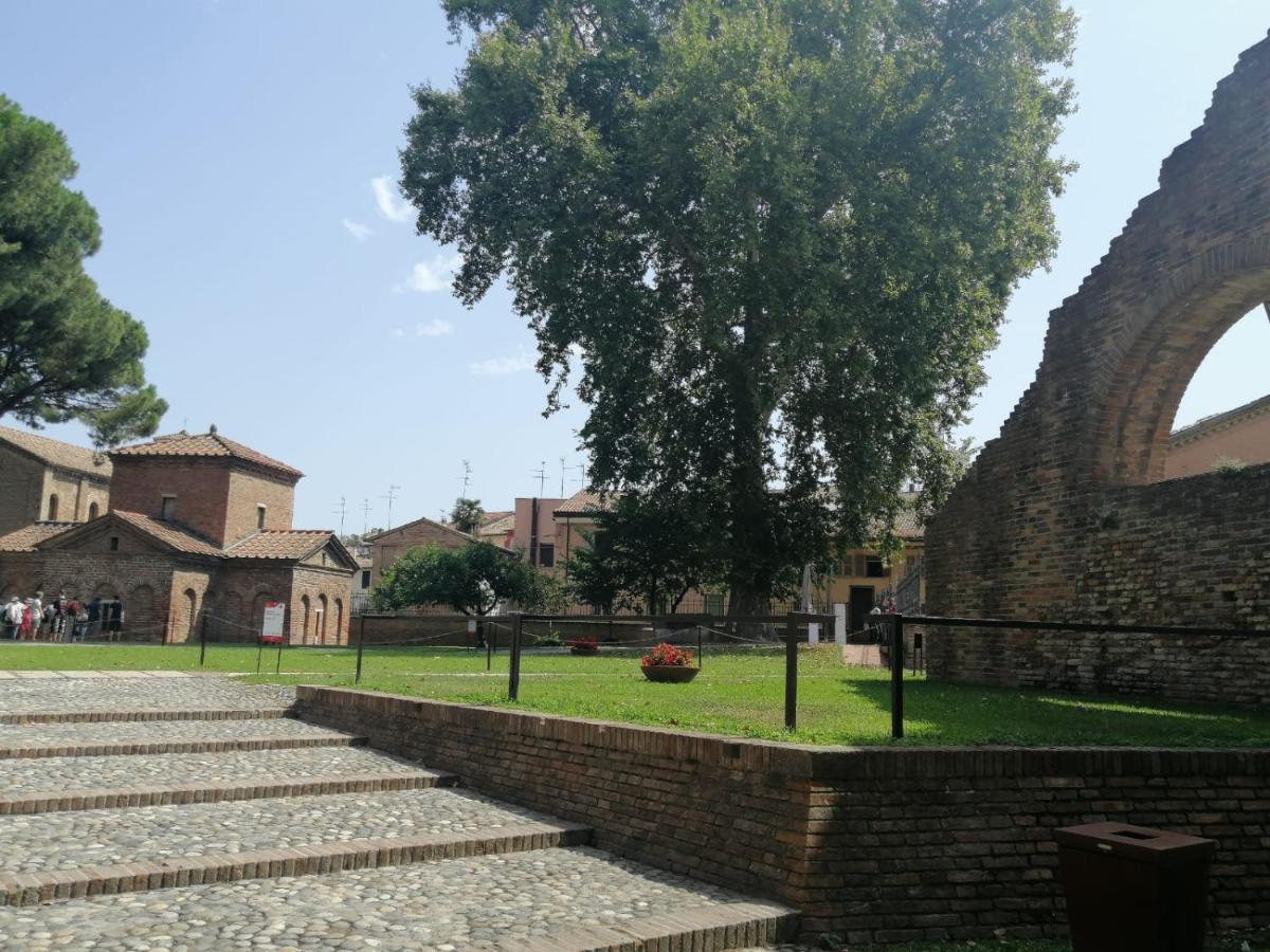 Corte Cavour. Una mansarda nel cuore della città Ravena Exterior foto