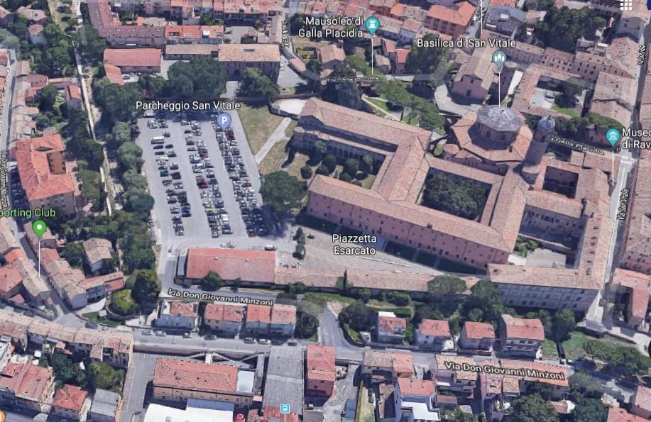 Corte Cavour. Una mansarda nel cuore della città Ravena Exterior foto